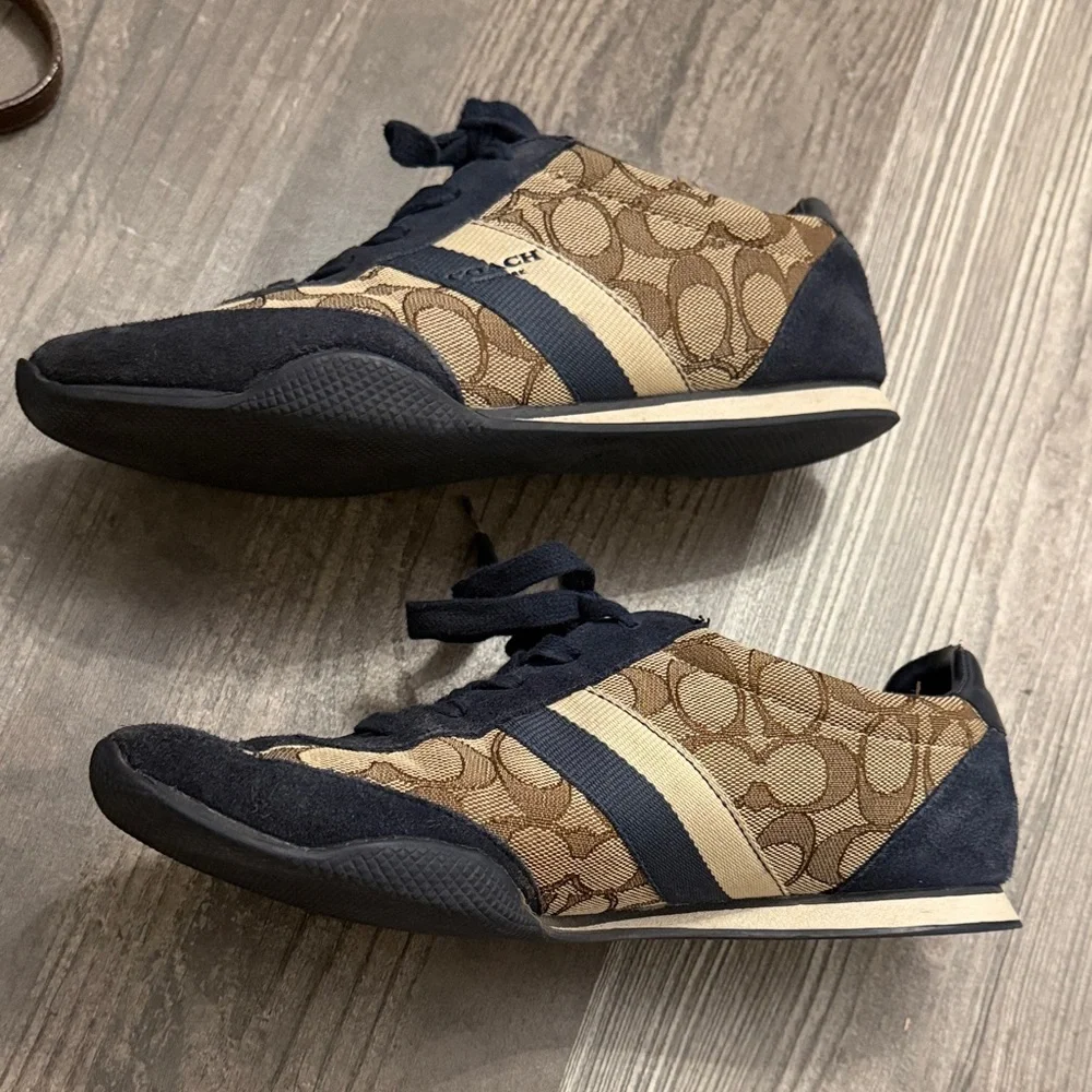 Coach Kelson Signature Logo Navy Blue and Tan Low Rise Sneakers Size 9.5